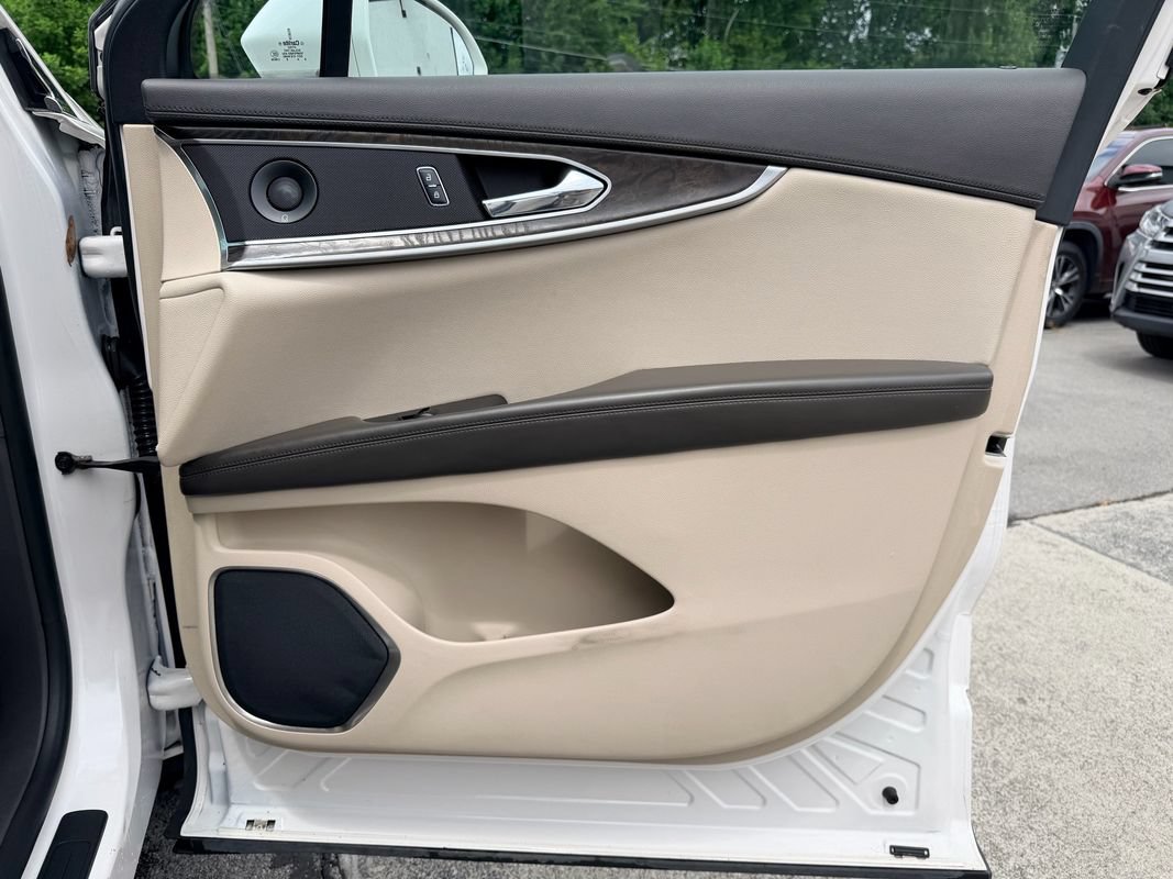 Used 2019 Lincoln Nautilus Reserve FWD image 25