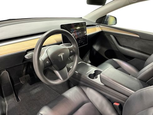 Certified 2023 Tesla Model Y Long Range AWD/4WD image 9