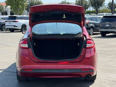 Used 2018 Ford Fusion SE w/ Fusion SE Technology Package FWD image 6