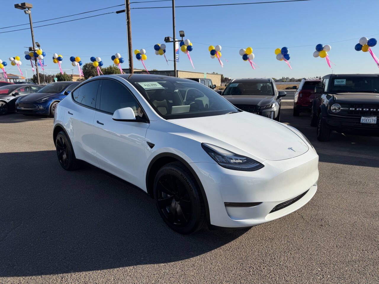 Used 2023 Tesla Model Y Long Range AWD/4WD image 2