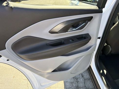 Used 2023 GMC Terrain SLE w/ Driver Convenience Package image 15