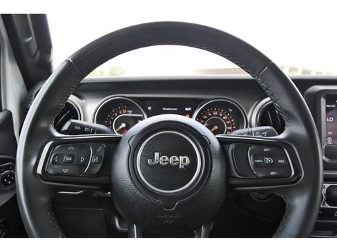 Used 2023 Jeep Gladiator Sport AWD/4WD image 17