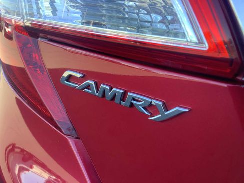 Used 2013 Toyota Camry XLE w/ Leather Pkg FWD image 6