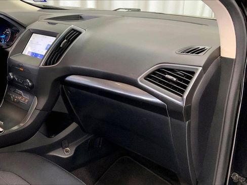 Used 2020 Ford Edge SE image 28