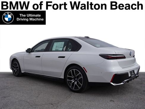 New 2024 BMW i7 xDrive60 image 28