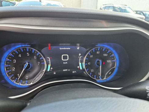 Used 2025 Chrysler Pacifica Select FWD image 6