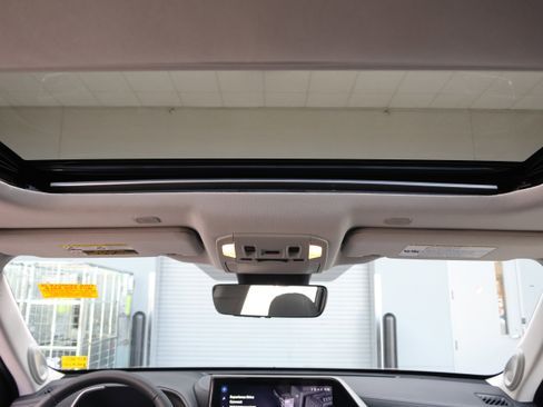 Used 2025 Toyota Highlander Limited image 33