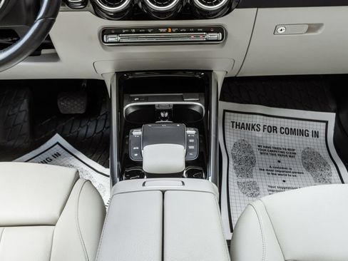 Used 2022 Mercedes-Benz GLA 250 4MATIC w/ Premium Package Lite image 11