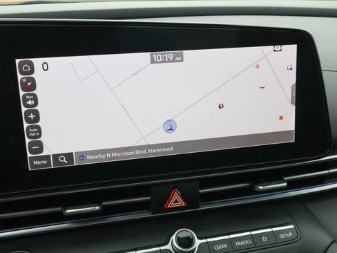 Used 2025 Hyundai Elantra Limited FWD image 3