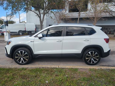 Used 2023 Volkswagen Taos SE image 8
