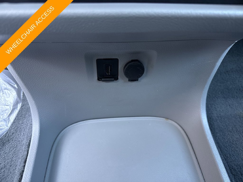 Used 2017 Toyota Sienna XLE Premium FWD image 35