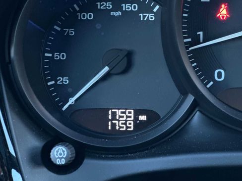 Certified 2024 Porsche Macan image 27