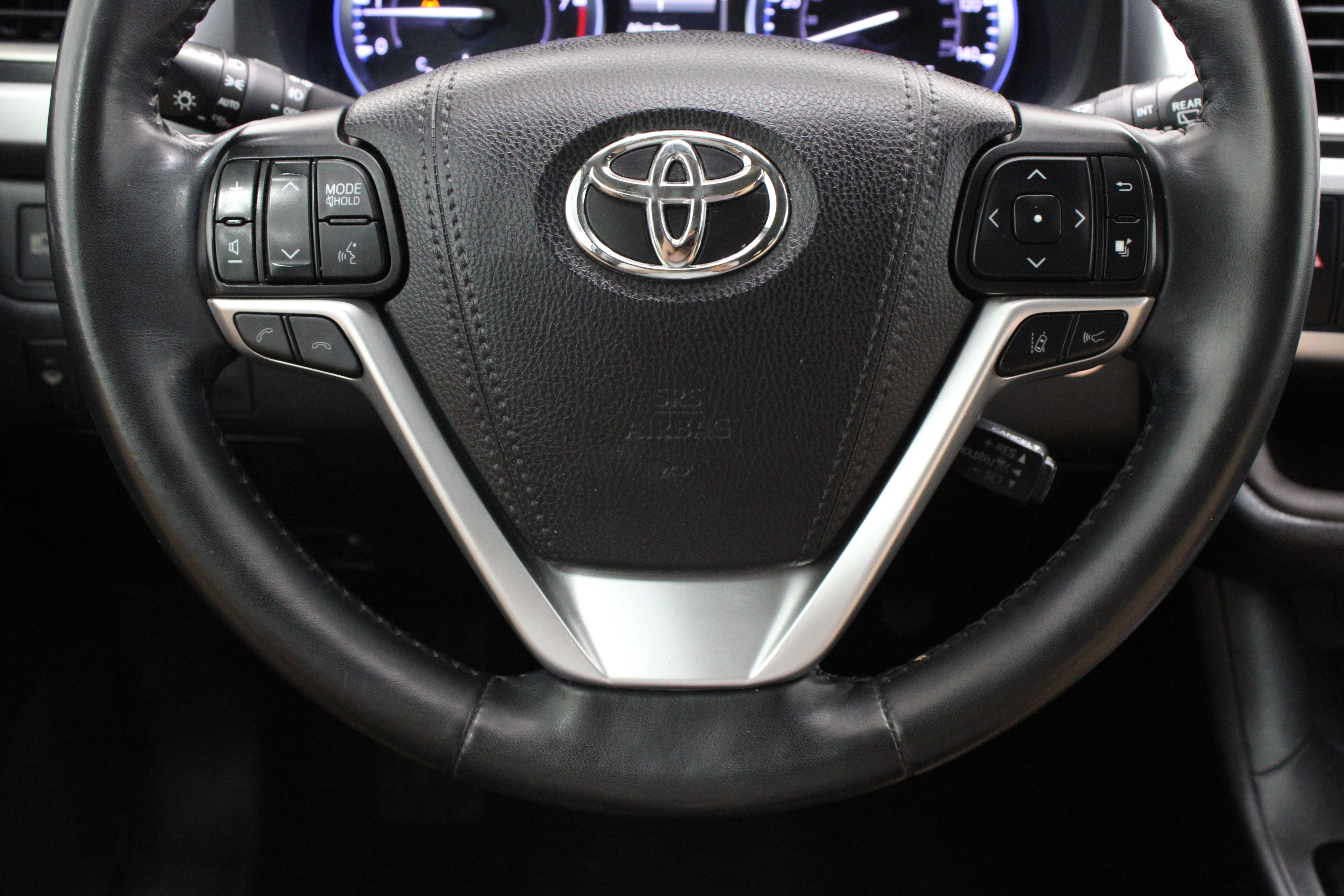 Used 2019 Toyota Highlander XLE FWD image 26