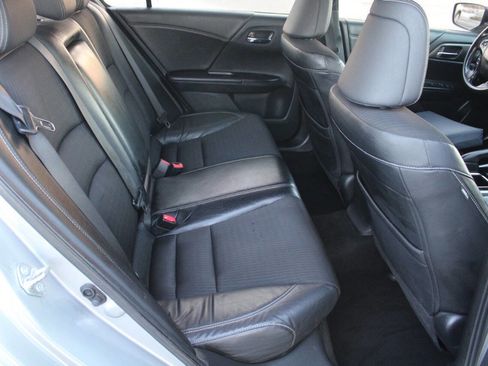 Used 2017 Honda Accord Sport image 6