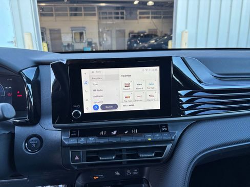 Used 2025 Toyota Camry SE image 21