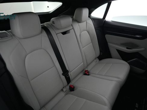 Used 2024 Porsche Macan 4 Electric AWD/4WD image 5