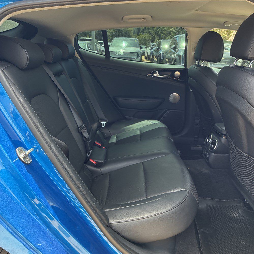 Used 2018 Kia Stinger Premium RWD image 11