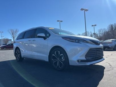 Used 2025 Toyota Sienna Platinum