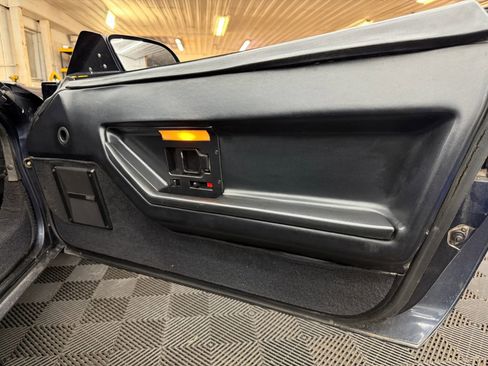 Used 1988 Chevrolet Corvette Convertible RWD image 5