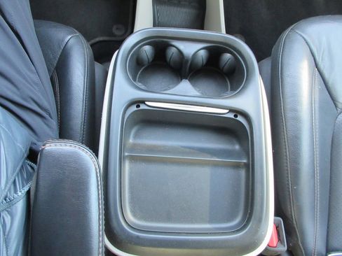 Used 2020 Chrysler Pacifica Touring-L image 27