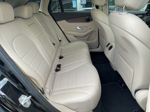 Used 2020 Mercedes-Benz GLC 300 4MATIC image 26
