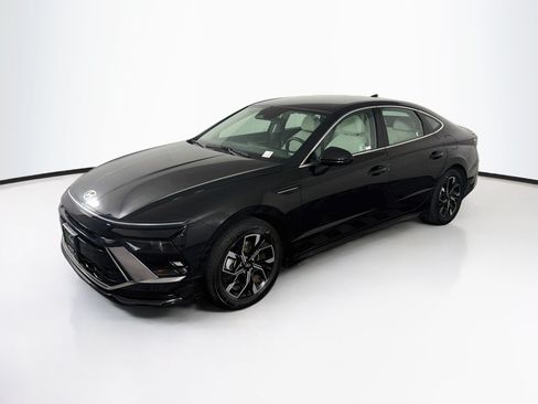 Used 2025 Hyundai Sonata SEL FWD image 3