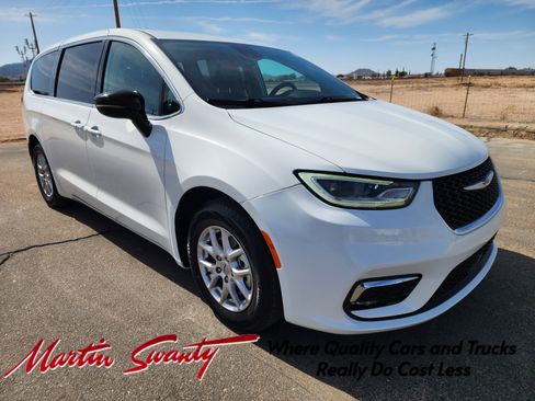 Used 2024 Chrysler Pacifica Touring-L FWD image 1