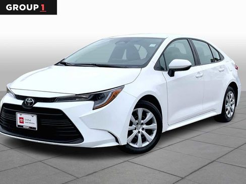 Certified 2025 Toyota Corolla LE image 1