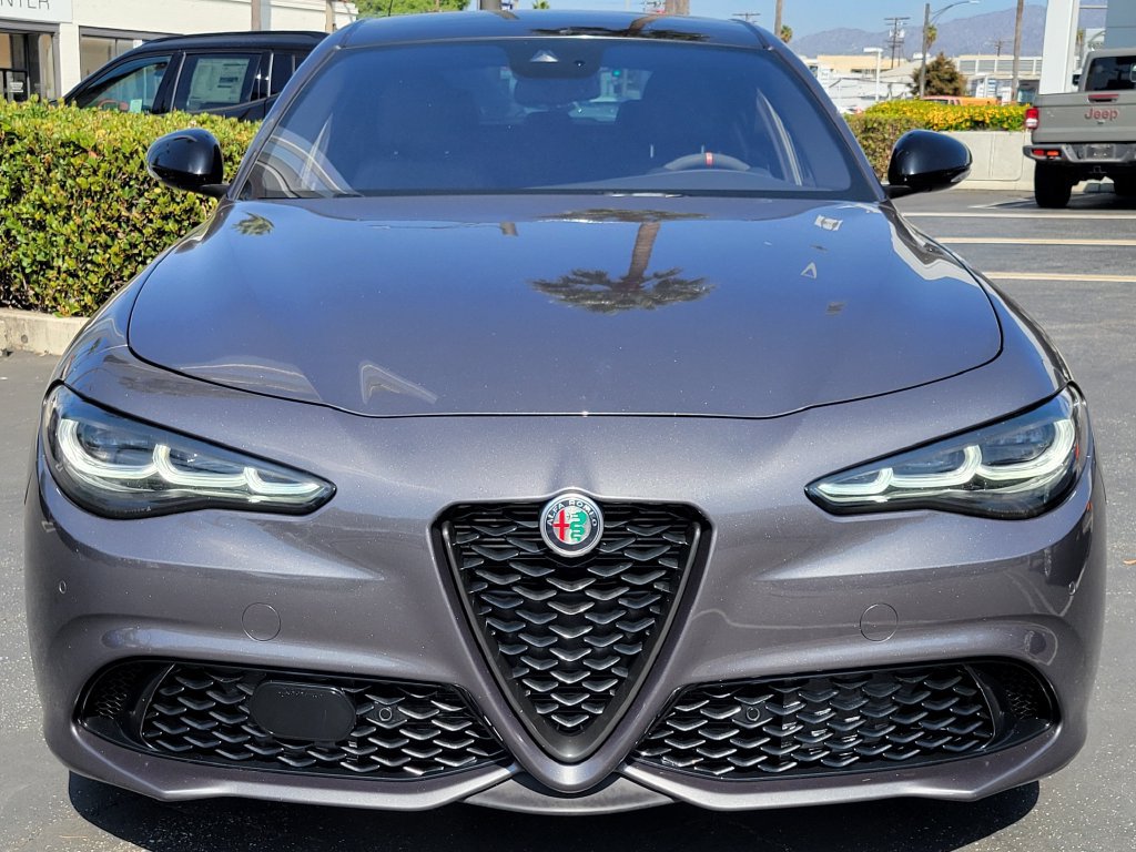 Used 2024 Alfa Romeo Giulia Veloce RWD image 35