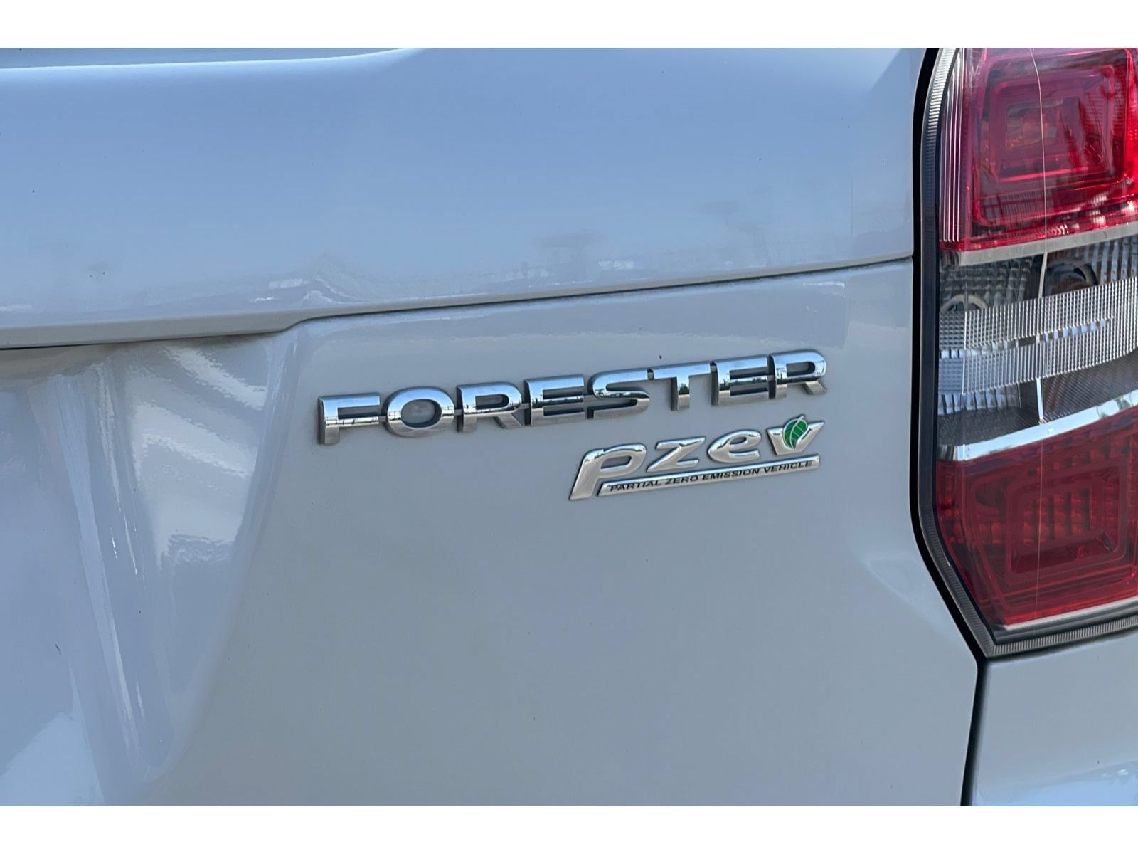 Used 2015 Subaru Forester 2.5i Limited AWD/4WD image 17
