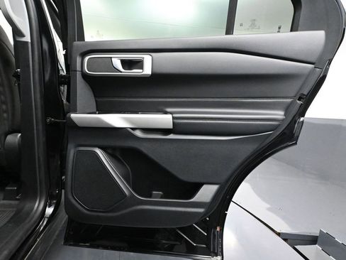 Used 2022 Ford Explorer XLT image 42