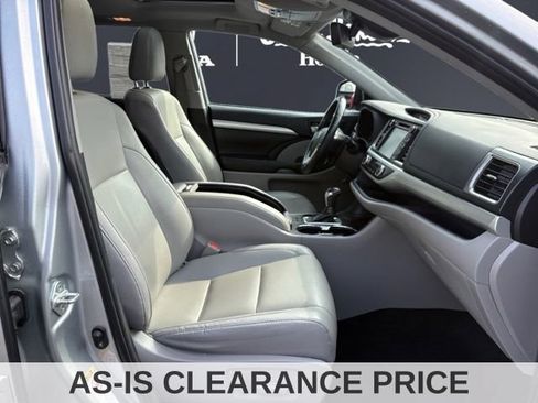 Used 2019 Toyota Highlander XLE AWD/4WD image 16