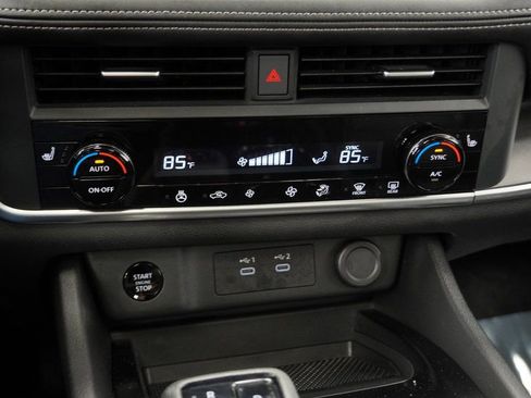 Used 2024 Nissan Rogue SV w/ SV Premium Package image 34