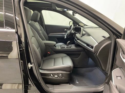 Used 2025 Cadillac XT4 Premium Luxury w/ Technology Package AWD/4WD image 15