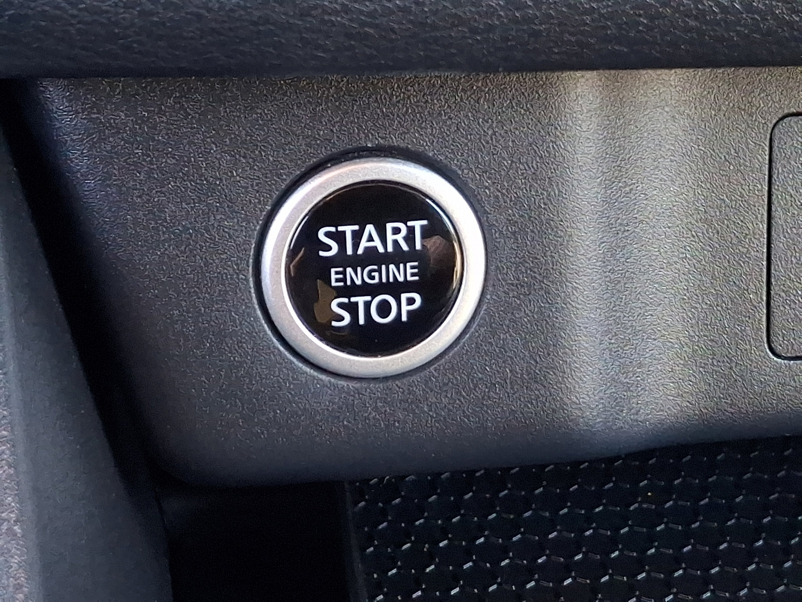 Used 2023 Nissan Rogue SV AWD/4WD image 24