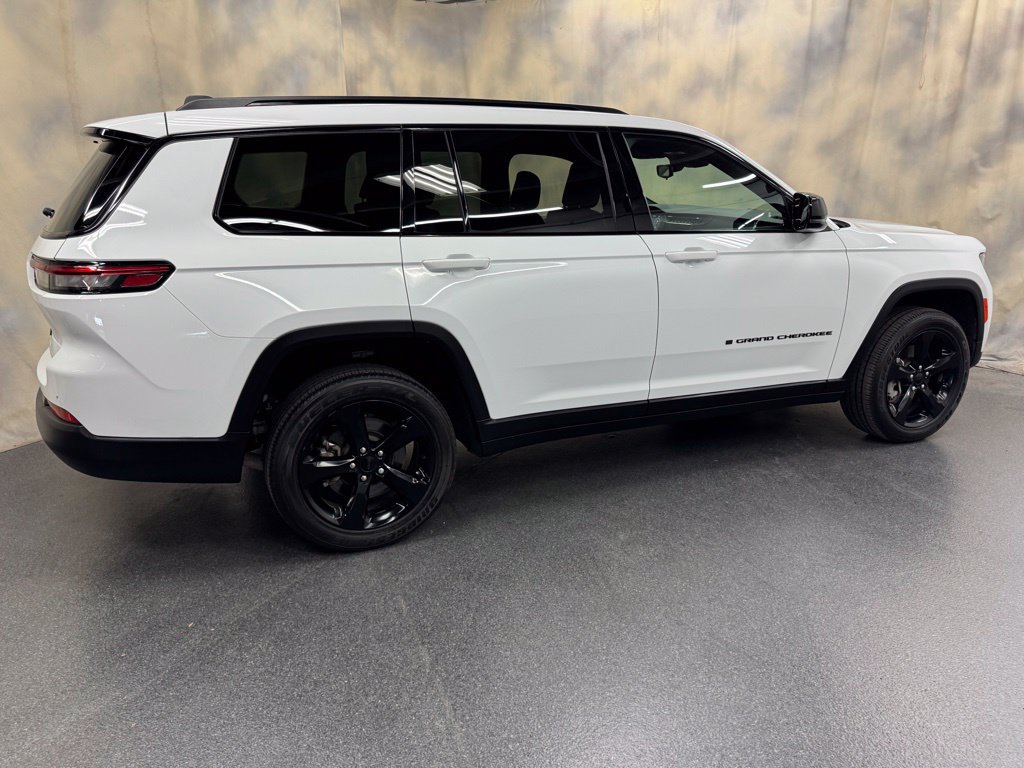 Used 2024 Jeep Grand Cherokee L Altitude AWD/4WD image 10