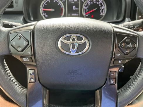 Used 2022 Toyota 4Runner TRD Off-Road image 23