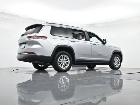 Used 2023 Jeep Grand Cherokee L Laredo w/ Luxury Tech Group I AWD/4WD image 34