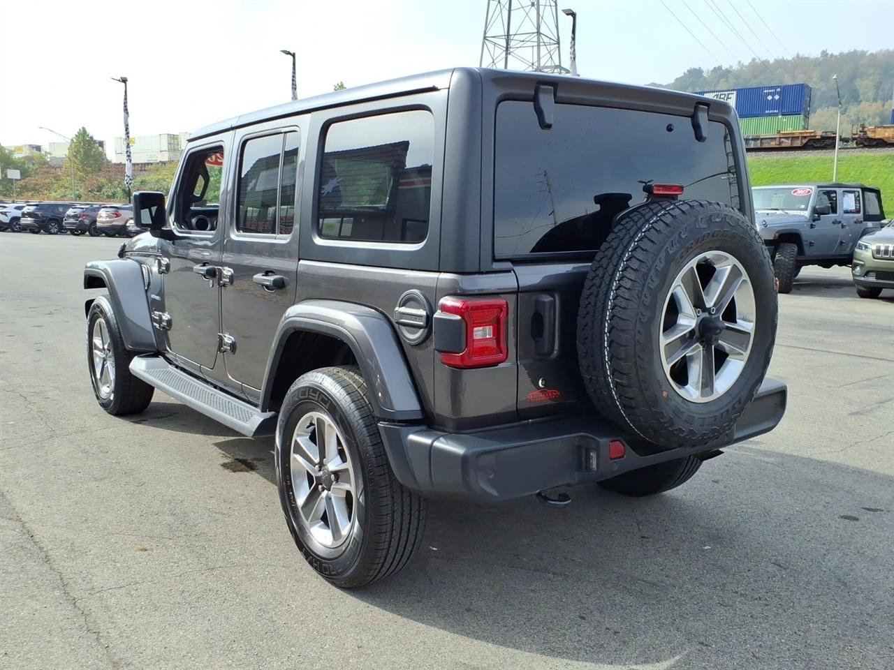 Used 2020 Jeep Wrangler Unlimited Sahara AWD/4WD image 4