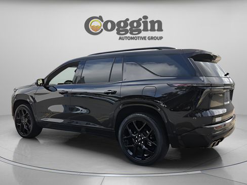 Used 2024 Chevrolet Traverse RS FWD image 3