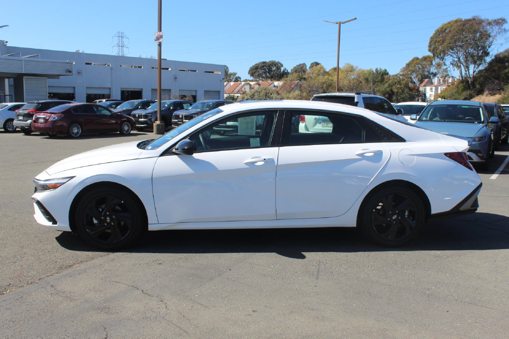 Used 2026 Hyundai Elantra SEL Sport FWD image 2