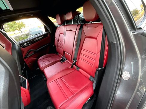 Used 2019 Porsche Cayenne image 19