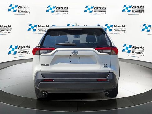Used 2021 Toyota RAV4 LE AWD/4WD image 4