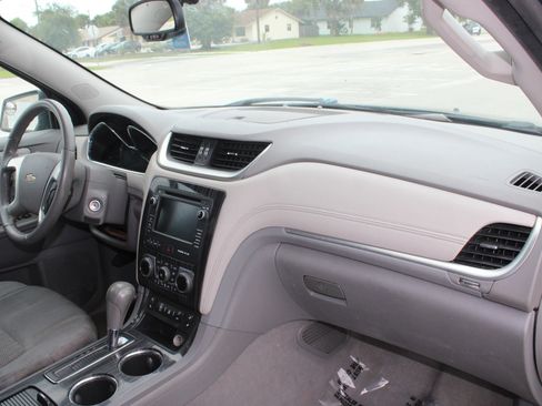 Used 2014 Chevrolet Traverse LT FWD image 25
