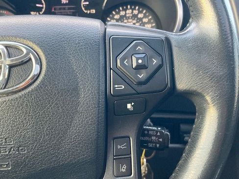 Used 2019 Toyota Sequoia SR5 AWD/4WD image 17