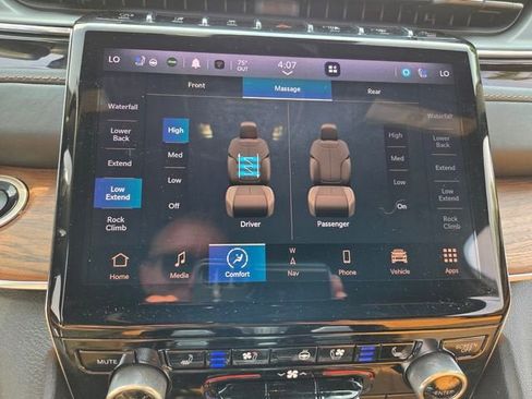 Used 2022 Jeep Grand Cherokee L Summit w/ Advanced Protech Group IV AWD/4WD image 37