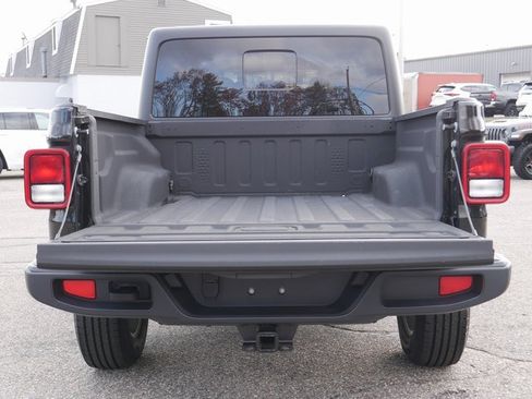 Used 2022 Jeep Gladiator Sport image 11
