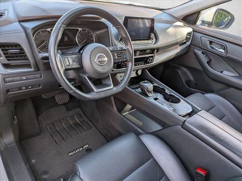 Used 2023 Nissan Rogue SV w/ SV Premium B Package image 10