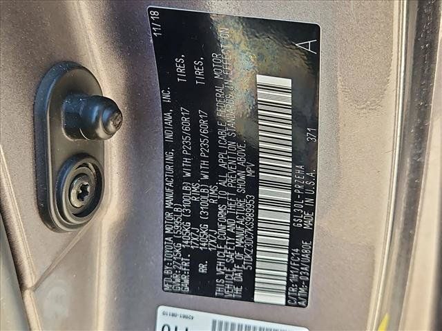 Used 2019 Toyota Sienna LE w/ Carpet Mat Package FWD image 17