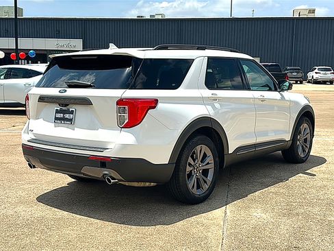 Used 2022 Ford Explorer XLT w/ Equipment Group 202A RWD image 8